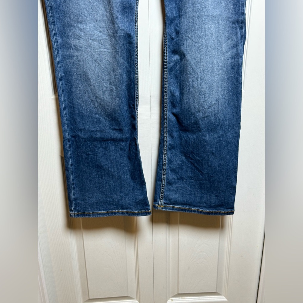 Wrangler Women's Straight Leg Denim Jeans - Picture 3 of 8